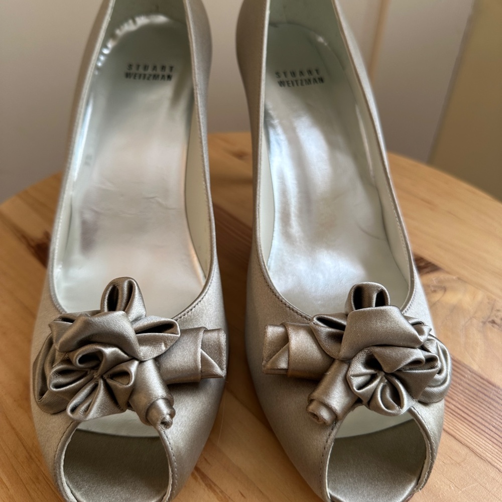 NIB Stuart Weitzman Tan Satin Roses Open Toe US 1… - image 6